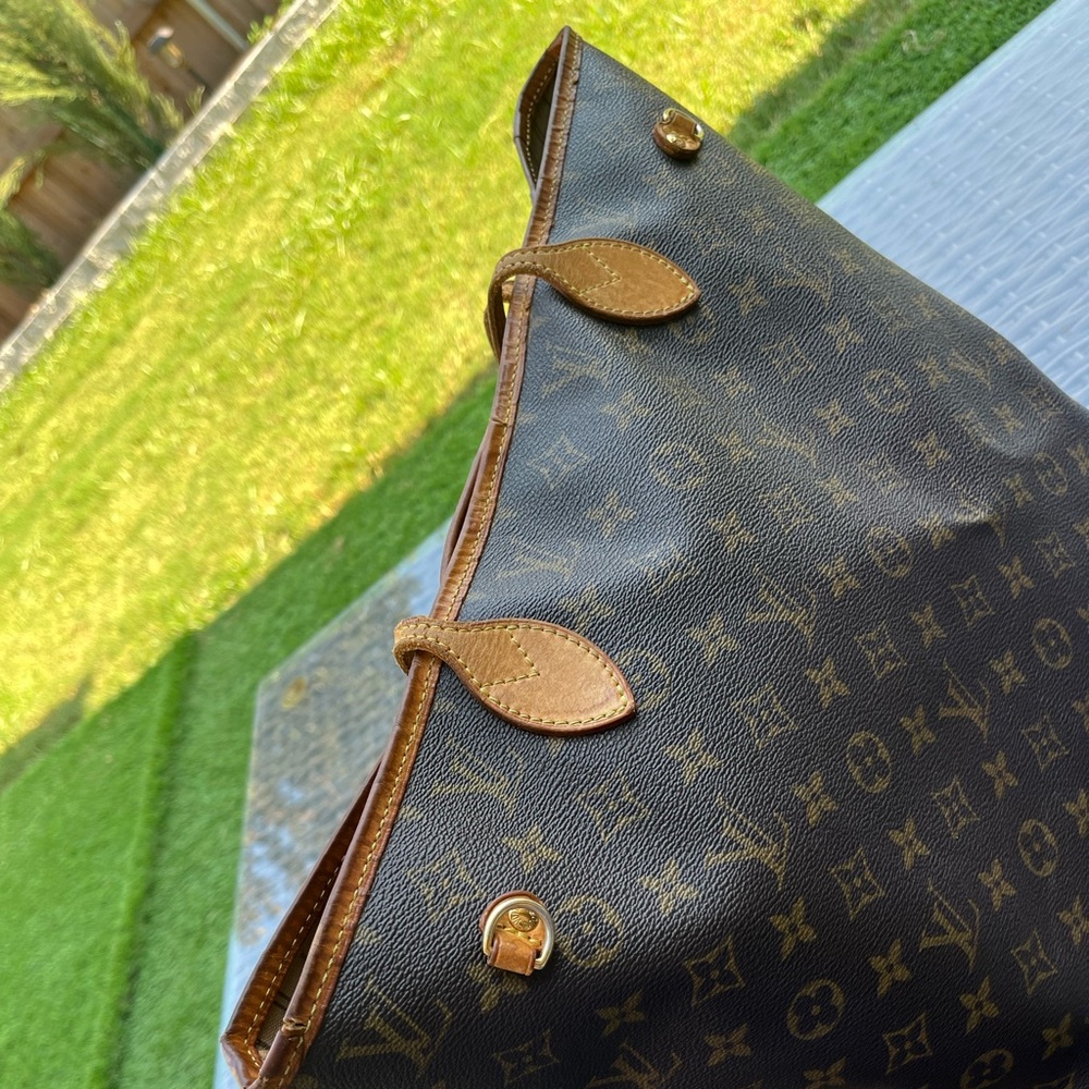 LV MM never full used some cracks on top boder as shown in pic